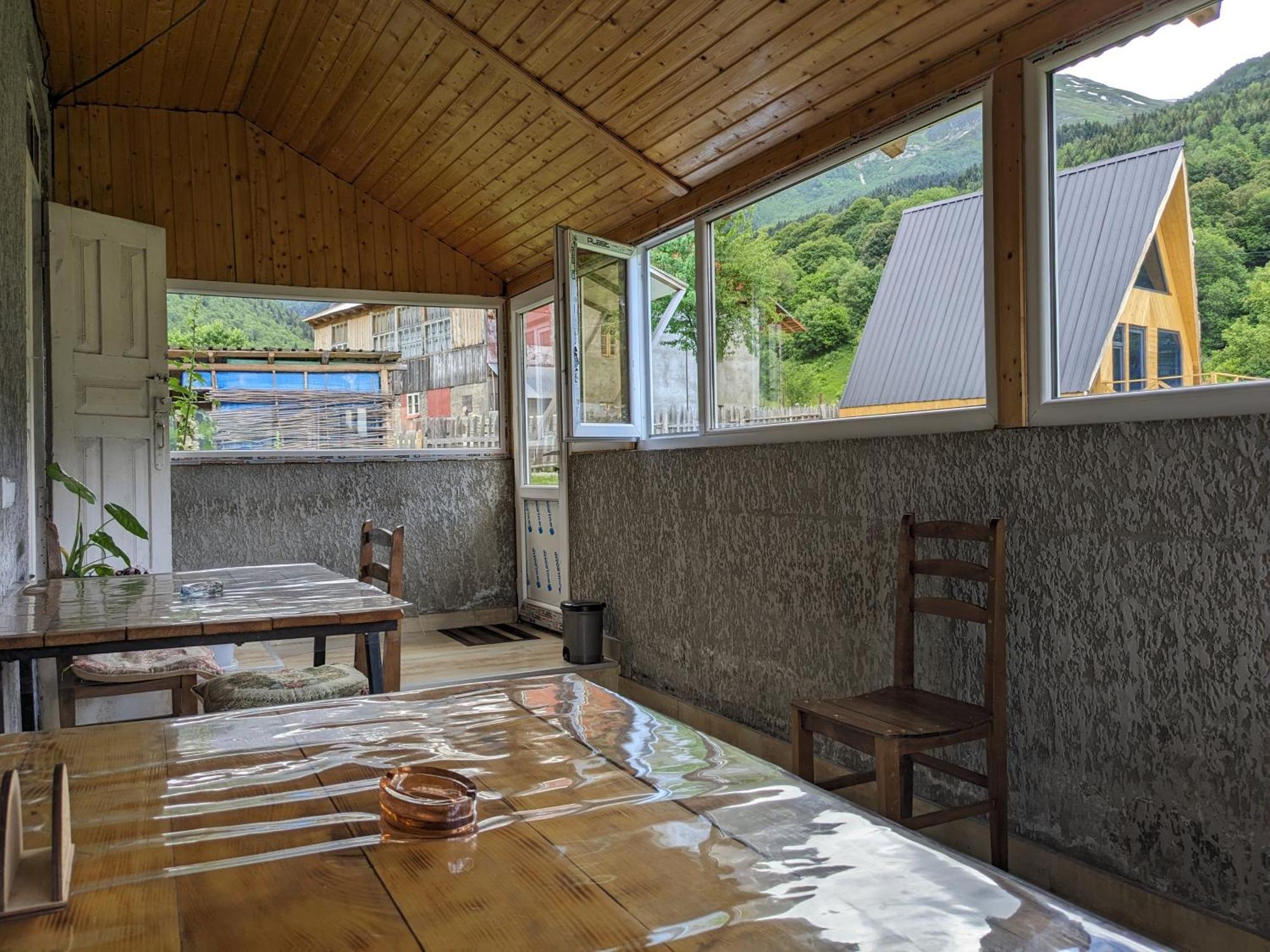 Guest House In Zhabeshi Lali Exterior photo
