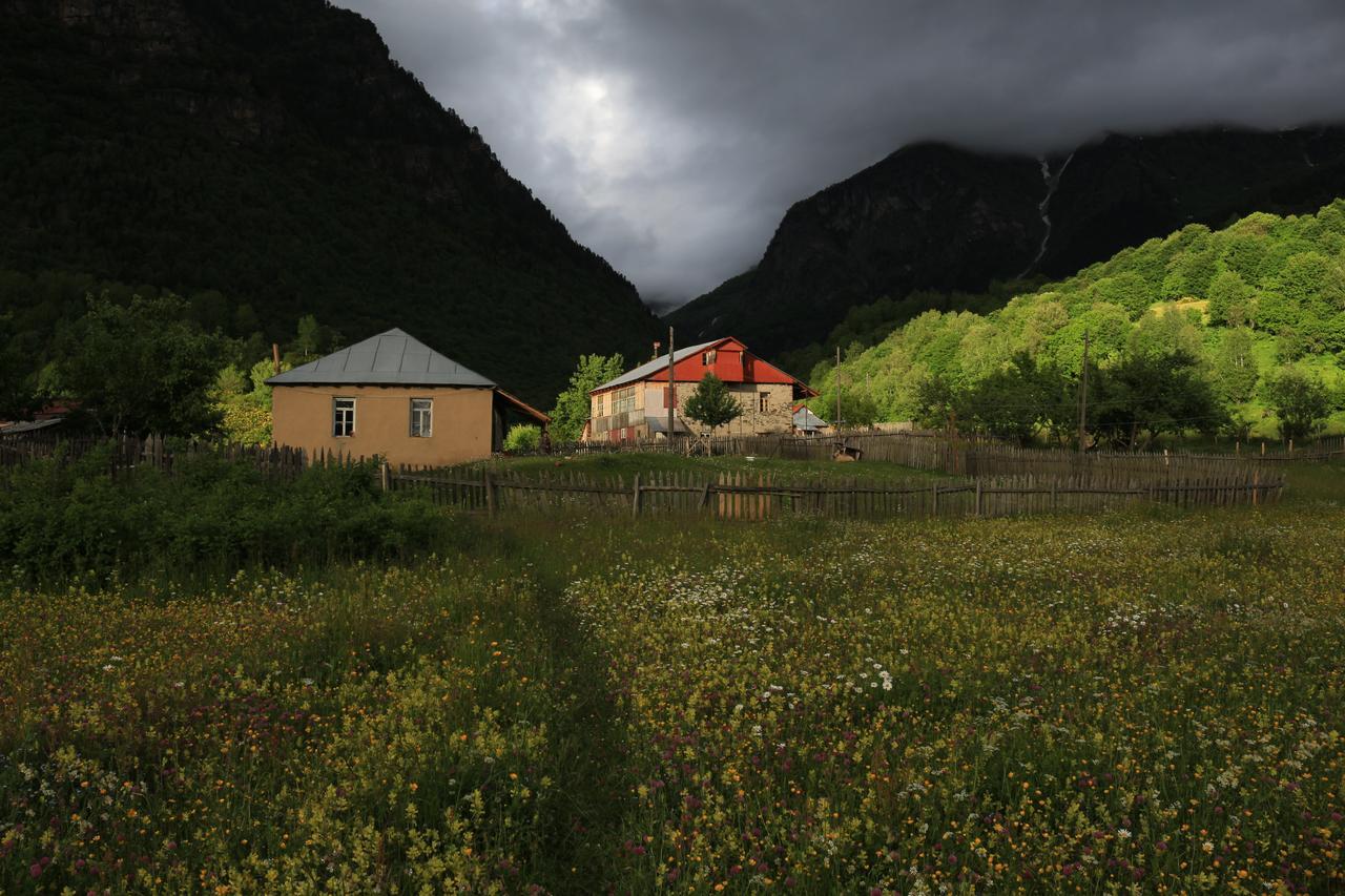 Guest House In Zhabeshi Lali Exterior photo